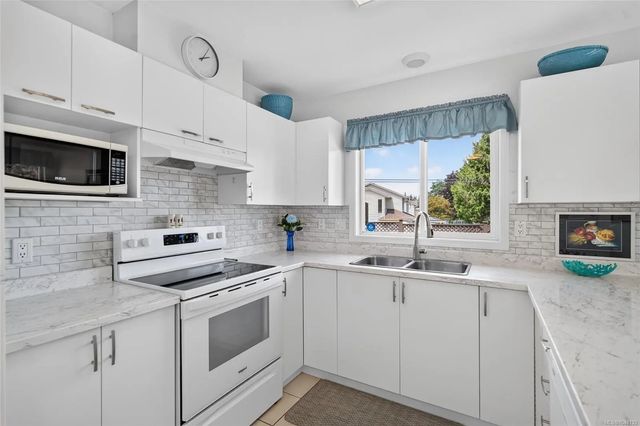 2 of 13 - 454 Morison Ave 24, Parksville, BC
