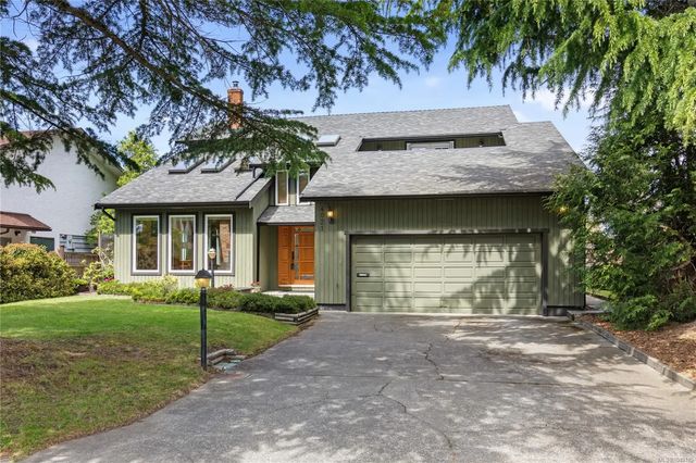 2 of 64 - 4021 Dawnview Cres, Saanich, BC
