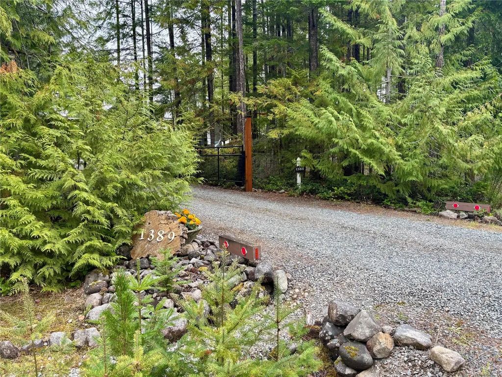 1389 Meadowood Way, Qualicum Beach