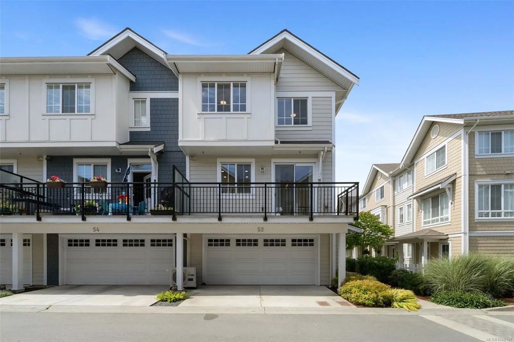 370 Latoria Blvd 52, Colwood