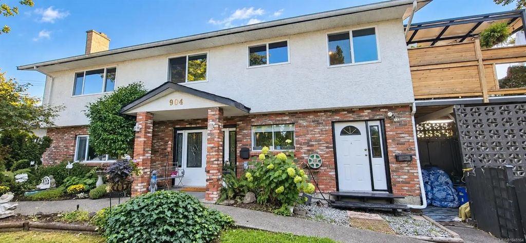 904 Rankin Rd, Esquimalt