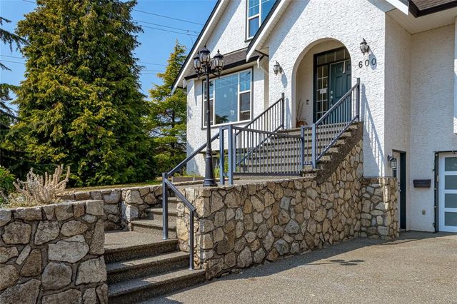 4 of 65 - 600 Judah St, Saanich, BC