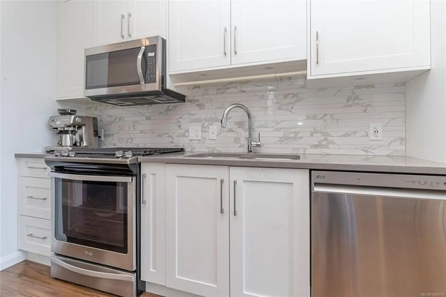 2 of 31 - 745 Travino Lane 304, Saanich, BC