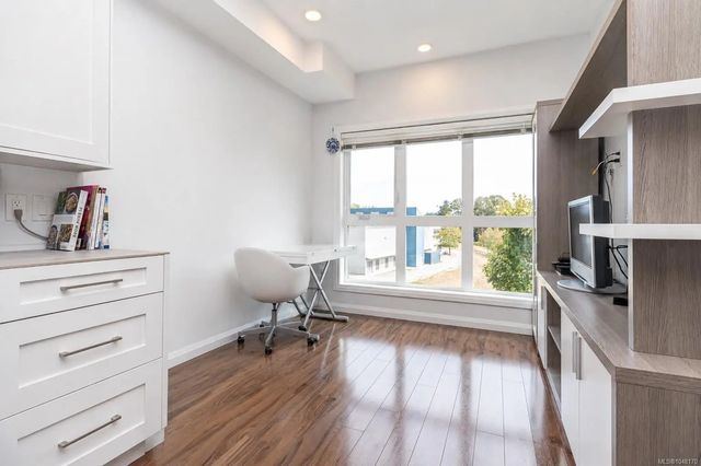 3 of 31 - 745 Travino Lane 304, Saanich, BC