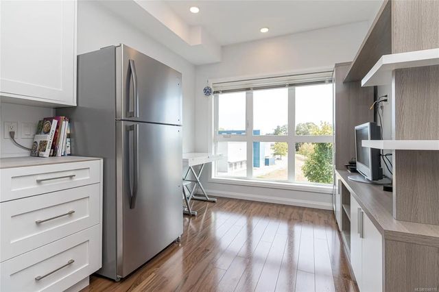 4 of 31 - 745 Travino Lane 304, Saanich, BC