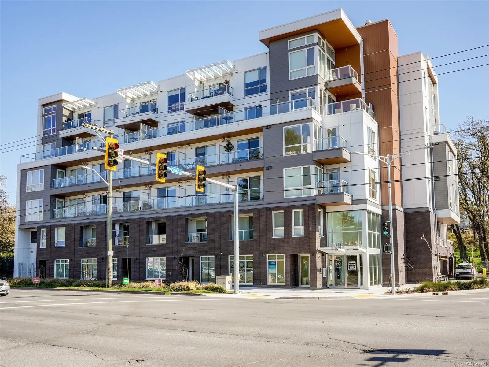 Homes for Sale located at 1301 Hillside Ave 308, in the city of Victoria, BC V8T 2B3