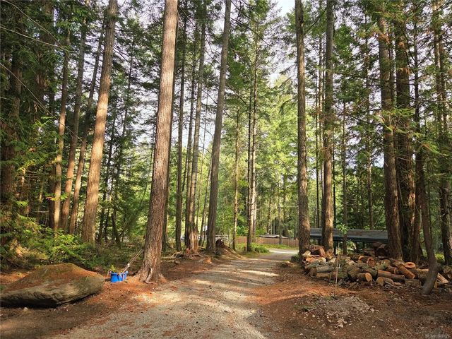 2 of 13 - 323 Davis Rd, Gabriola Island, BC