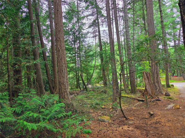 4 of 13 - 323 Davis Rd, Gabriola Island, BC