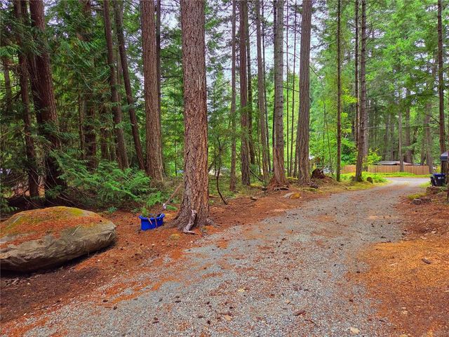 5 of 13 - 323 Davis Rd, Gabriola Island, BC