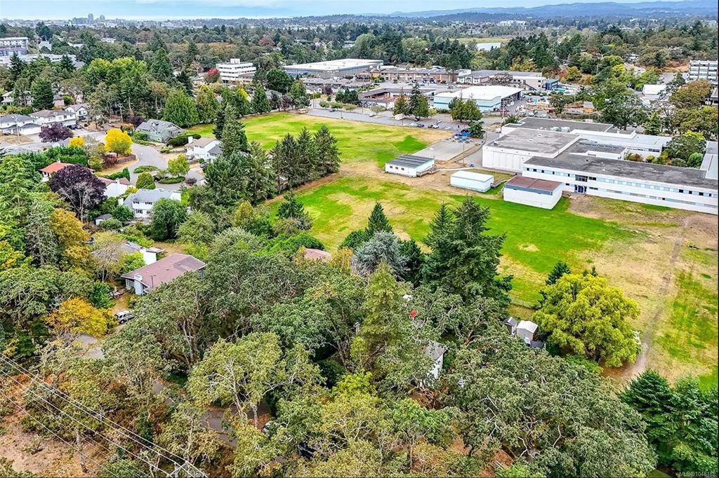 3960 Cumberland Rd, Saanich
