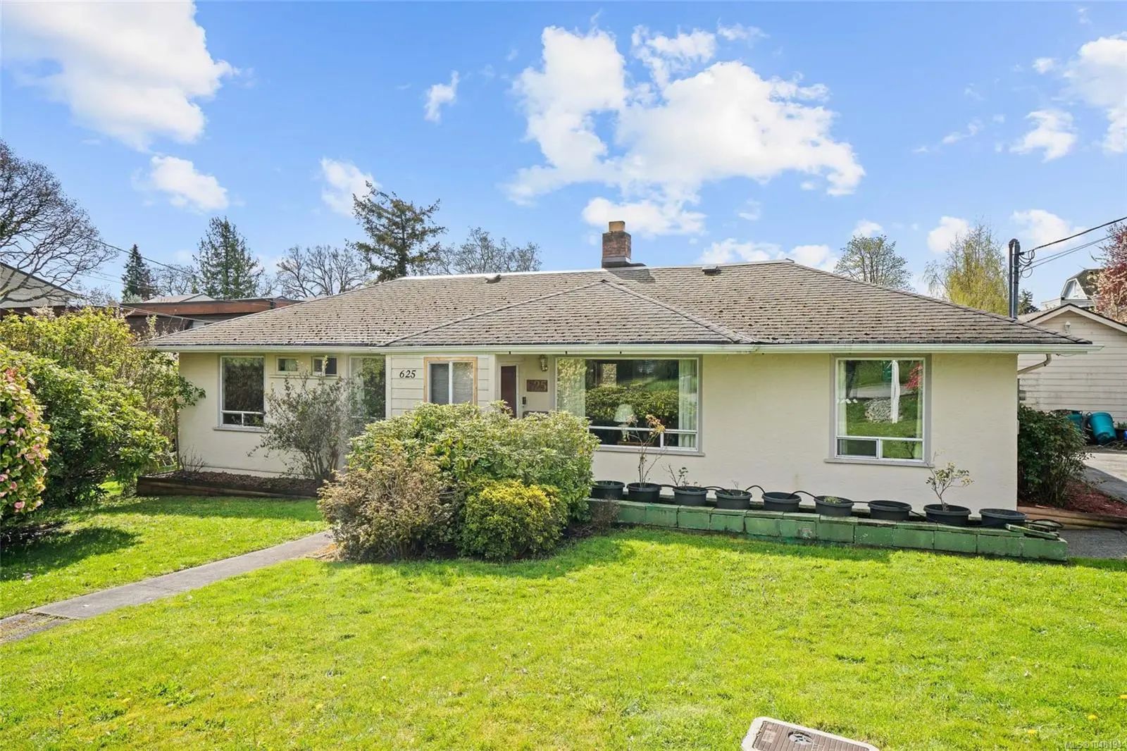 Residential Real Estate for Sale at 625 Broadway St in the city of Saanich by MLS #1048194