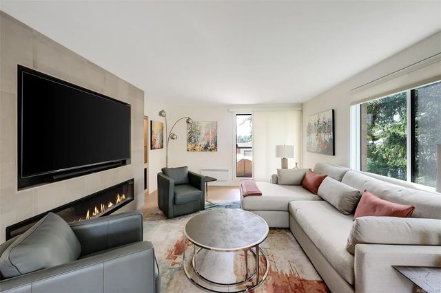 2 of 34 - 1280 Newport Ave 302, Oak Bay, BC