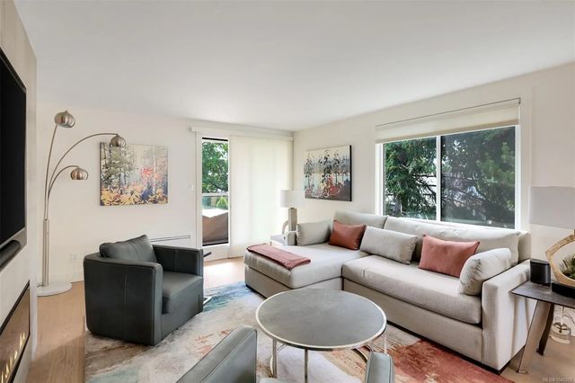 3 of 34 - 1280 Newport Ave 302, Oak Bay, BC
