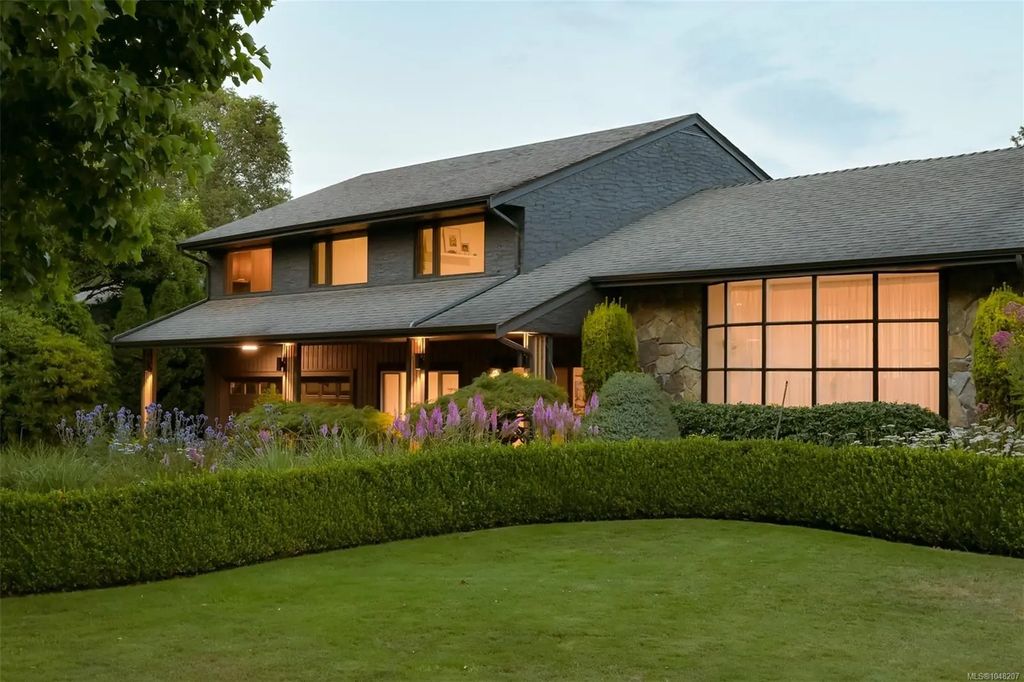 3055 Beach Dr, Oak Bay