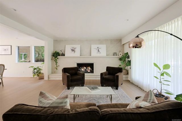 4 of 77 - 3055 Beach Dr, Oak Bay, BC