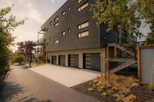 2 of 56 - 958 Wollaston St 4, Esquimalt, BC