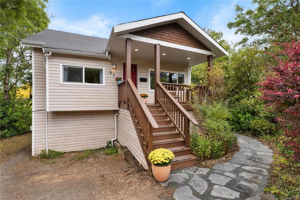 870 Brett Ave, Saanich