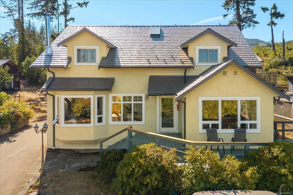 1040 Koen Rd, Qualicum Beach