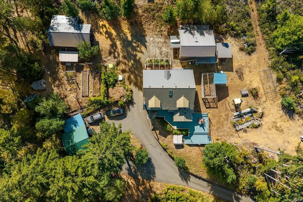1040 Koen Rd, Qualicum Beach
