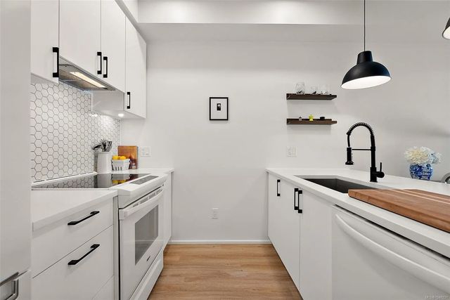 3 of 32 - 2348 Beacon Ave 203, Sidney, BC