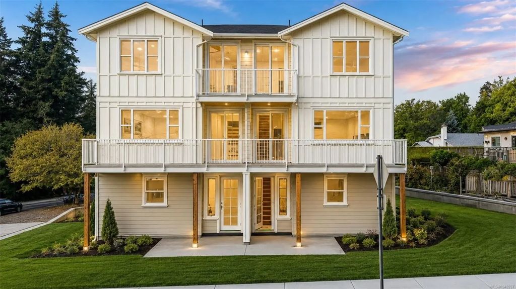 768 Lindsay St 1, Saanich