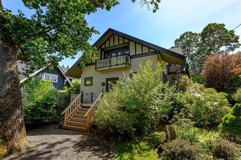 875 Richmond Ave, Victoria