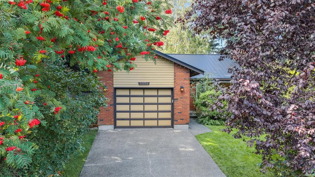 3334 Wishart Pl, Colwood