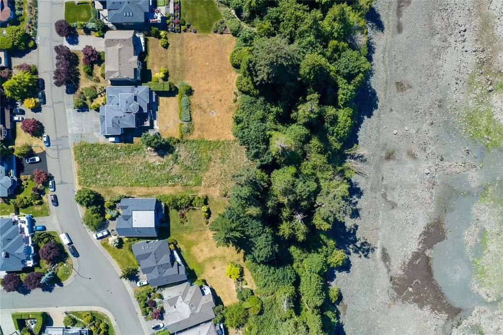 5402 Bayshore Dr, Nanaimo