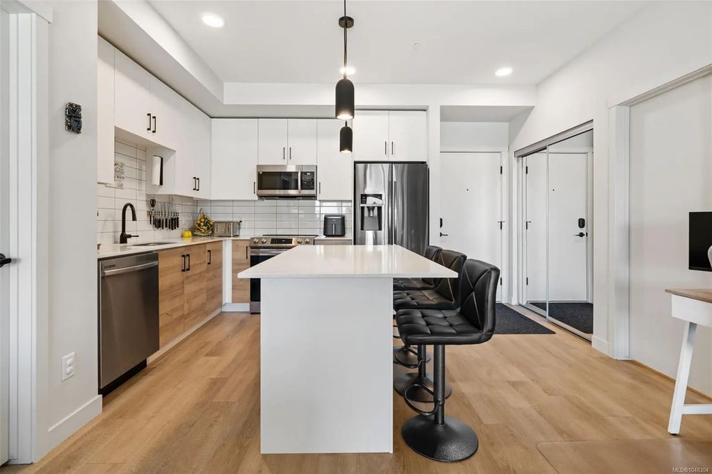 2469 Gateway Rd 302, Langford