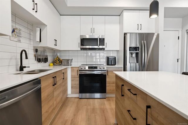 3 of 28 - 2469 Gateway Rd 302, Langford, BC