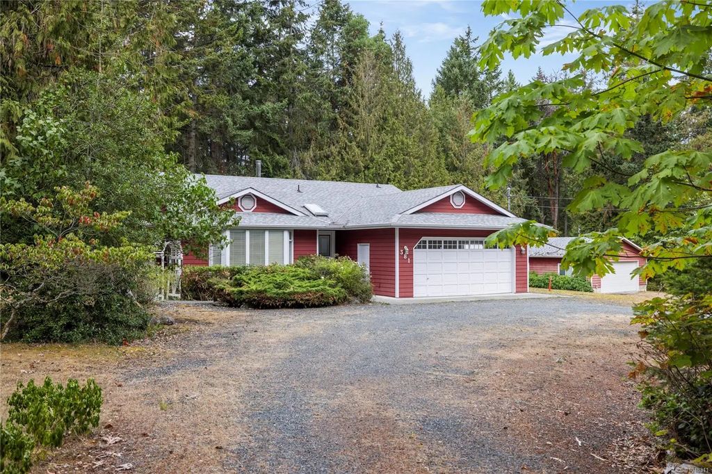 381 Fourneau Way, Parksville