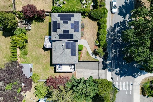 2 of 59 - 1762 Midgard Ave, Saanich, BC