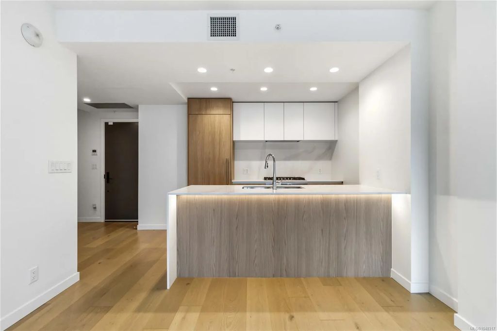 2000 Hannington Rd 1013, Langford