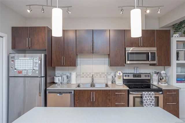 4 of 17 - 3240 Jacklin Rd 402, Langford, BC