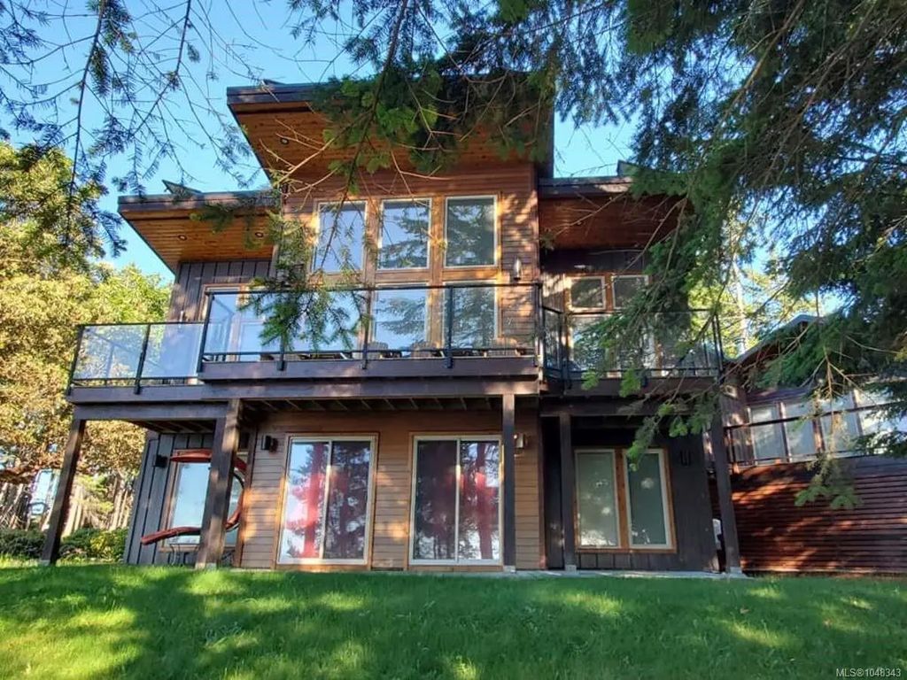 733 Berry Point Rd, Gabriola Island