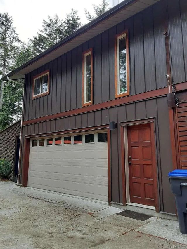 2 of 35 - 733 Berry Point Rd, Gabriola Island, BC