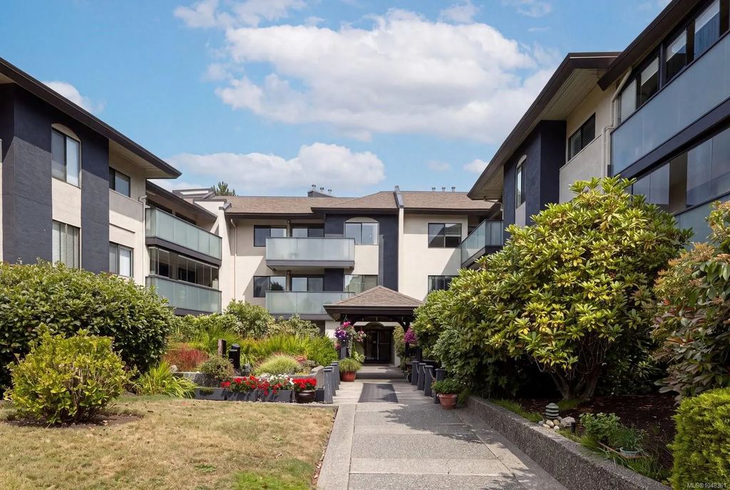 3900 Shelbourne St 304, Saanich