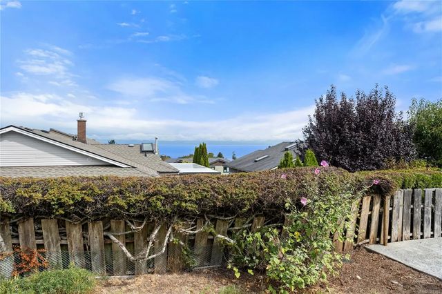 3 of 46 - 6218 Groveland Dr, Nanaimo, BC