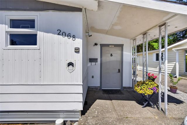 4 of 44 - 2068 4th St E, Courtenay, BC