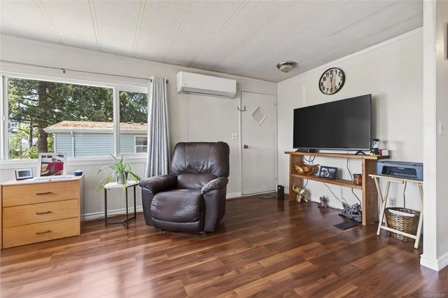 5 of 44 - 2068 4th St E, Courtenay, BC