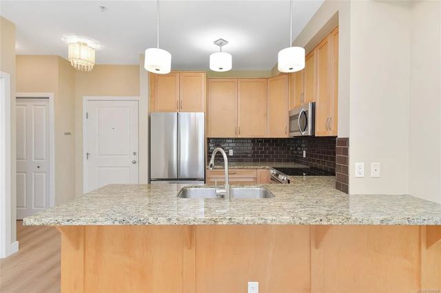 5 of 33 - 611 Goldstream Ave 205, Langford, BC