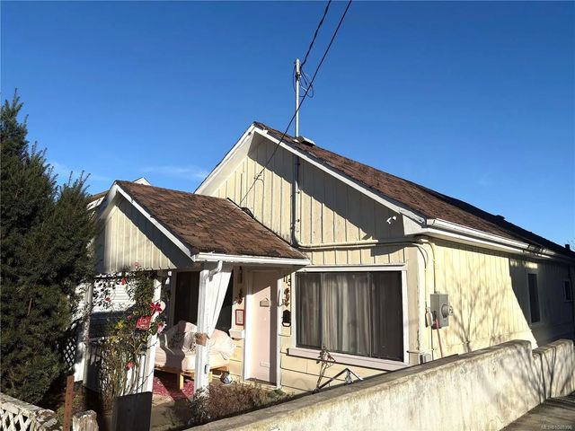 3 of 38 - 115 Haliburton St, Nanaimo, BC