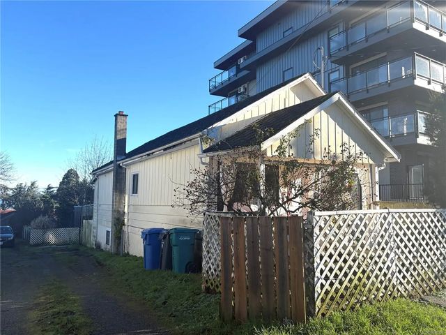 4 of 38 - 115 Haliburton St, Nanaimo, BC