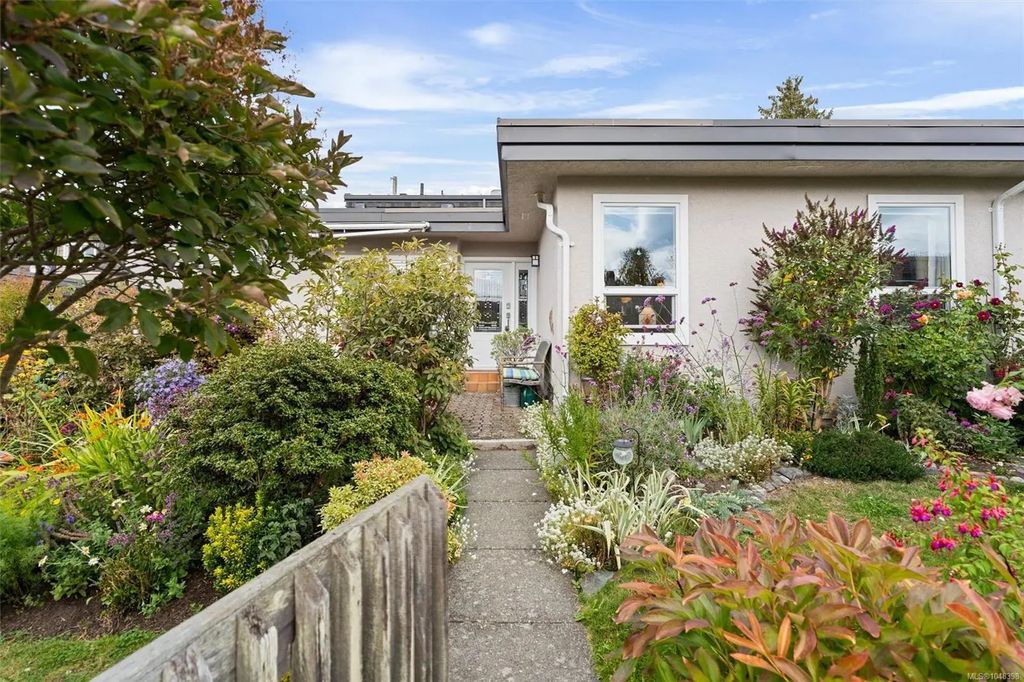 3060 Harriet Rd 7, Saanich
