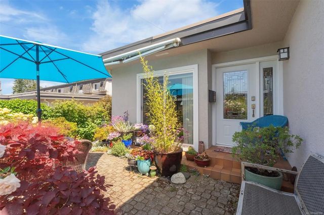 3 of 43 - 3060 Harriet Rd 7, Saanich, BC