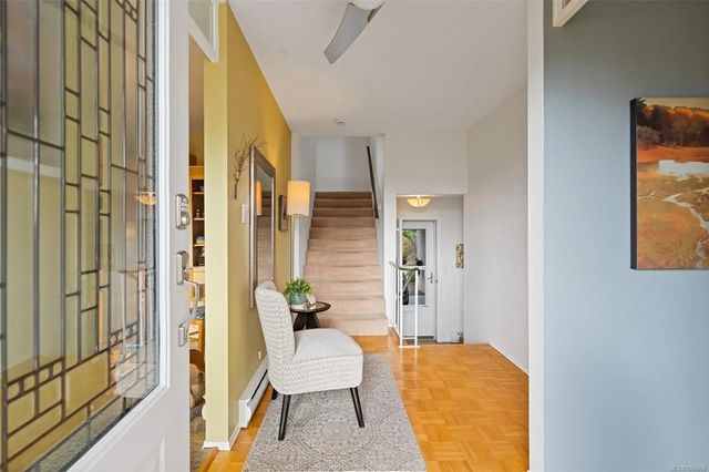 4 of 43 - 3060 Harriet Rd 7, Saanich, BC