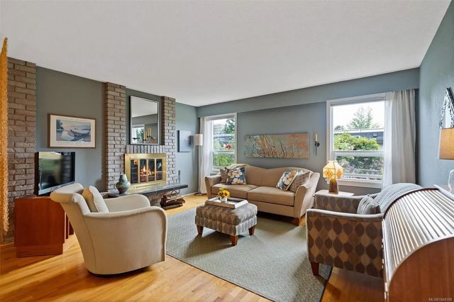 5 of 43 - 3060 Harriet Rd 7, Saanich, BC