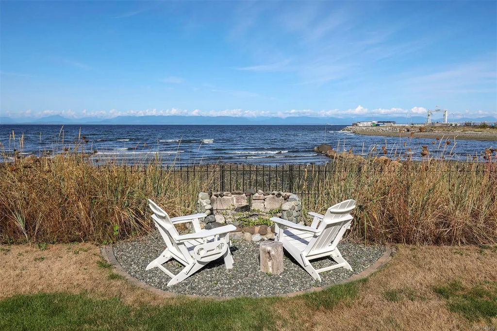 1442 Wilkinson Rd, Comox