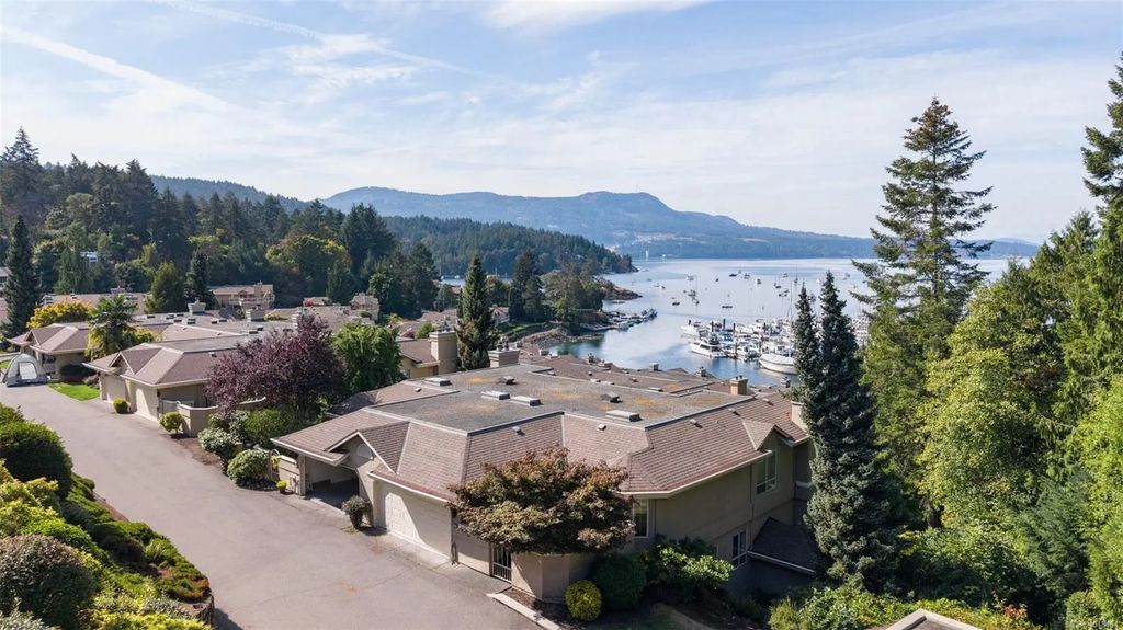 6880 Wallace Dr 736, Central Saanich