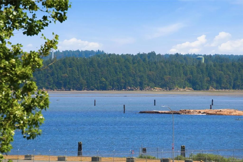 104 Esplanade St 304, Nanaimo